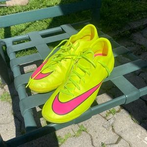 Nike mercurial soccer shoes